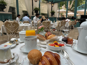 モダンにエレガントに生まれ変わった、パリの老舗ホテル。Ritz Paris パリ