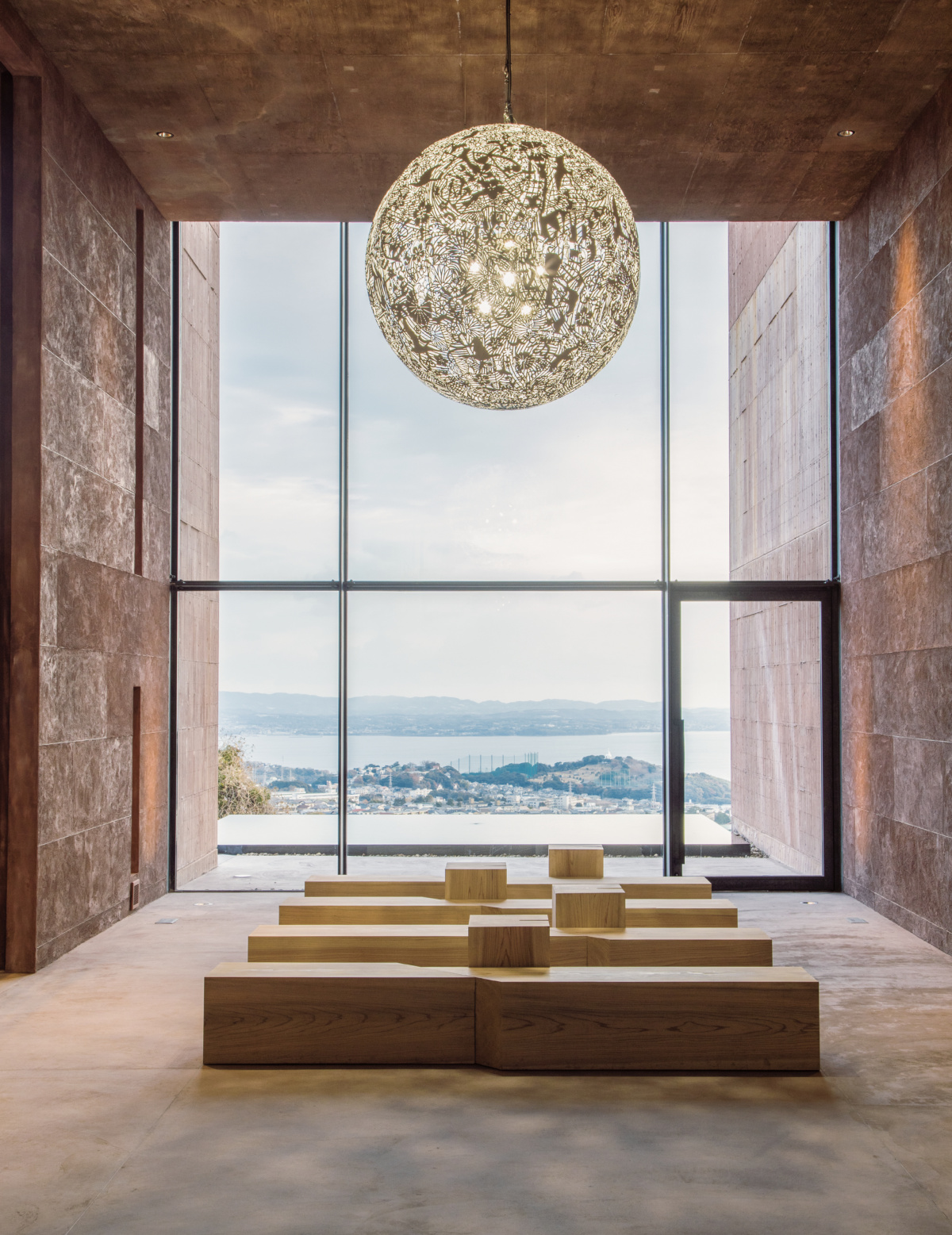 ▷ガレリア御堂原 アート作品たちが非日常を演出する サイトスペシフィックなホテル🏨 すべての客室がオーシャンビュー！お部屋の浴槽で由緒正しい堀田温泉を 源泉掛け流しで楽しむことができます♨⸝⋆-------------------------------------------------ガレリア