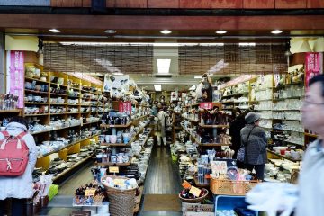 大阪の千日前道具屋筋商店街 プロ御用達！なんでも揃う有名観光地USJハック