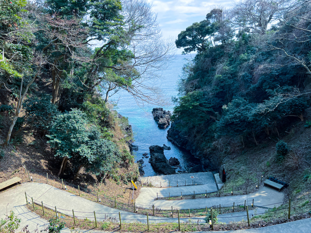 青の洞窟 能登半島の先っぽ ほんとにパワースポットなの？北陸のうまうま＆サウナ ～フリーアナウンサー