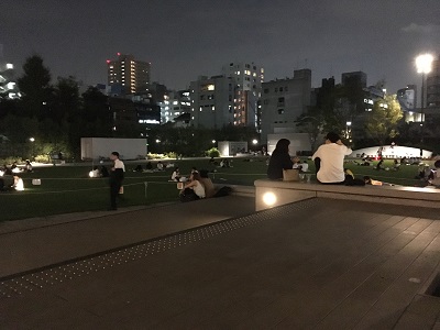 夜のお散歩 in 南池袋公園にゃんじ*｀ω´