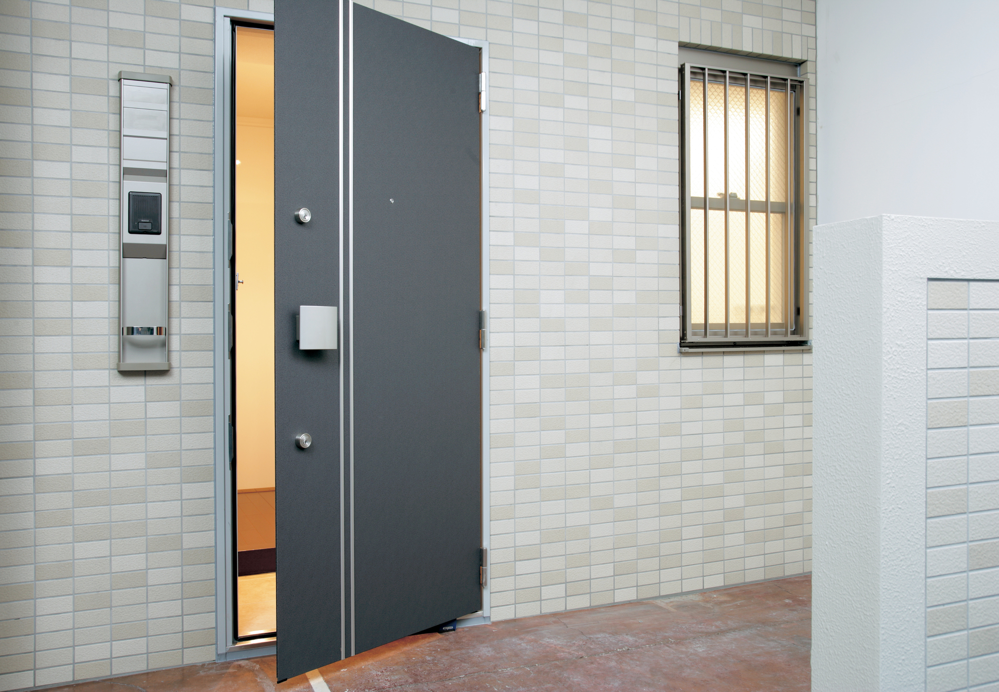 実例 -カバードポーチ-輸入住宅を建てるなら本物の素材と技術でつくるユニバーシス