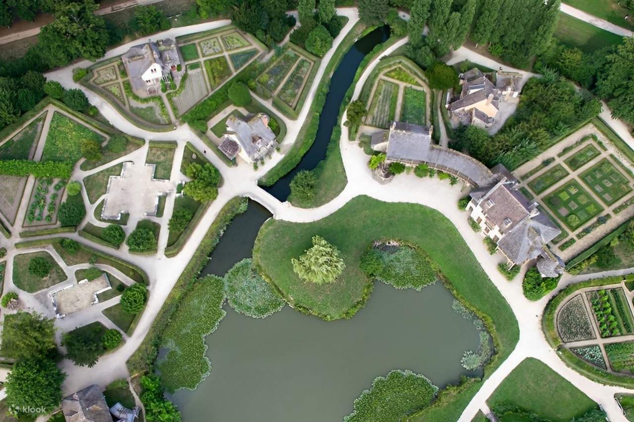 パリのマリー・アントワネットの邸宅とトリアノン宮殿への入場Klook