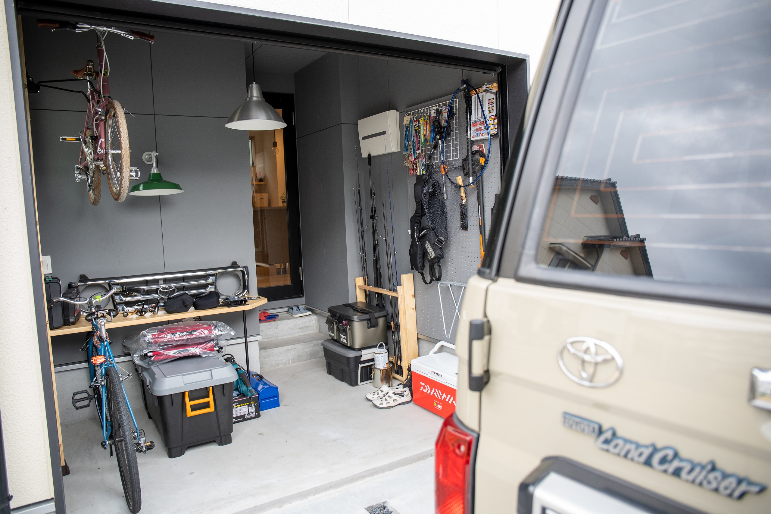 ギア収納術の決定版！多趣味を極めた男がアウトドアガレージですっきり解決Greenfield グリーンフィールド