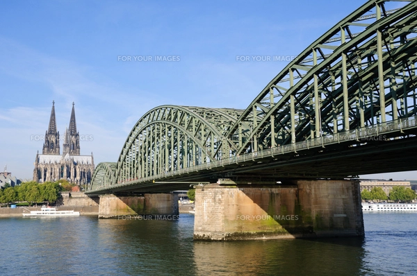 ドイツ 世界最大のゴシック建築物「ケルン大聖堂」の見どころや周辺のおすすめ観光スポットを紹介TABI CHANNEL