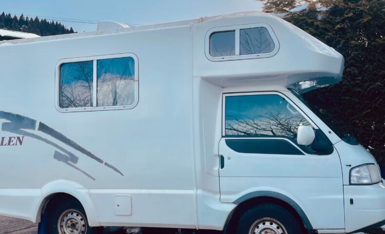 キャンピングカー シンプルイラスト フリー素材 –