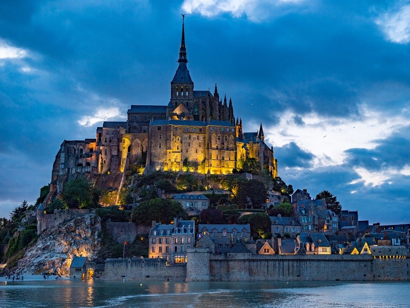 世界のかわいいお城と教会 メルヘンとダークの物語株式会社エムディエヌコーポレーション