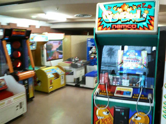 レトロなゲーム機を設置 - 熱海経済新聞