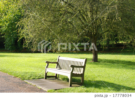 パリのベンチパリの文化・歴史パリの歴史・文化パリ観光サイト「パリラマ Paris-rama」