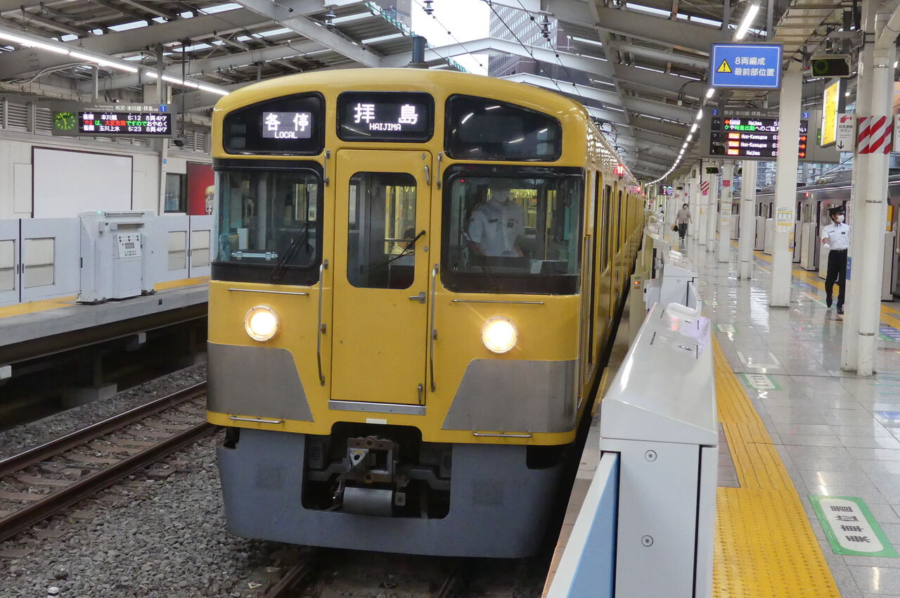 小田急沿線住み鉄道ファン日記: 西武鉄道20000系20106Fが『スナックワールド』ラッピング電車に