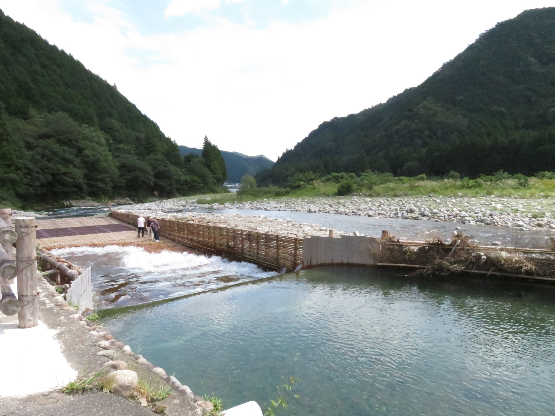 岐阜県美濃市の美濃観光ヤナで鮎の絶品フルコースを - リゾートにいこう.com