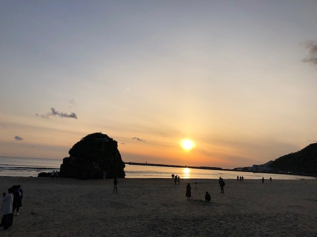 朝日新聞デジタル：夕日の名所の稲佐の浜は、１２５年前に島根県初の海水浴場になった。晩秋の夜には神迎神事の舞台となる＝２０１３年４月２１日、島根県出雲市- 写真で見る出雲大社 60