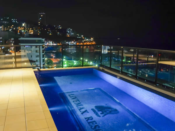那覇で屋上にプールがあるホテル・ヒューイットリゾート那覇のプールここがすごい
