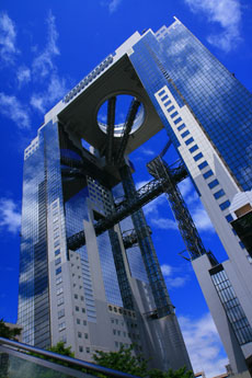 時間の移ろいと共に表情を変える大阪の景色地上173ｍ、360°のパノラマビューをご堪能ください。 営業時間:午前9時30分～午後10時30分 最終入場は午後10時料金：大人2,000円、4歳～小学生500円、4歳未満は入場無料 オンラインおよび入口で購入可\ Experience