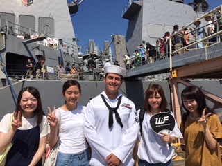 海自横須賀基地や米軍横須賀海軍施設につける艦艇を海上から間近に眺めながら横須賀港をクルーズする「YOKOSUKA軍港めぐり」へ行ってきました。しゃかいか