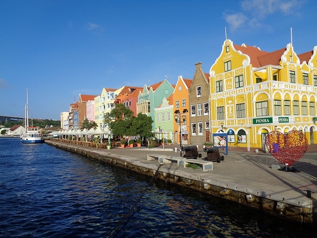 可愛らしさと上品さが同居する街並み♡フランスのおすすめ絶景スポット10選 - Tripa トリパ 旅のプロがお届けする旅行に役立つ情報