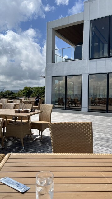 古宇利大橋を眺めながらこだわりの絶品ピザが食べられる「Ocean Blue オーシャンブルー