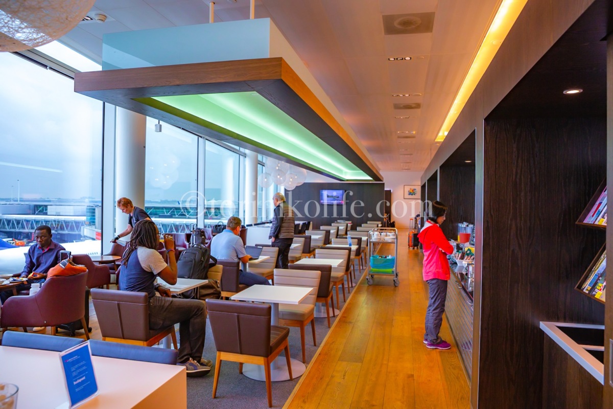 ハンブルク空港のラウンジはビールとソーセージが楽しめる！ プライオリティパス