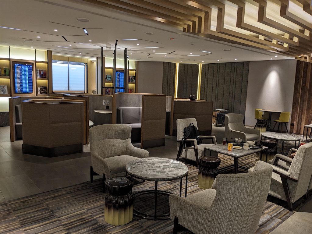 米空港の高級ラウンジ3カ所、試してみた - WSJ