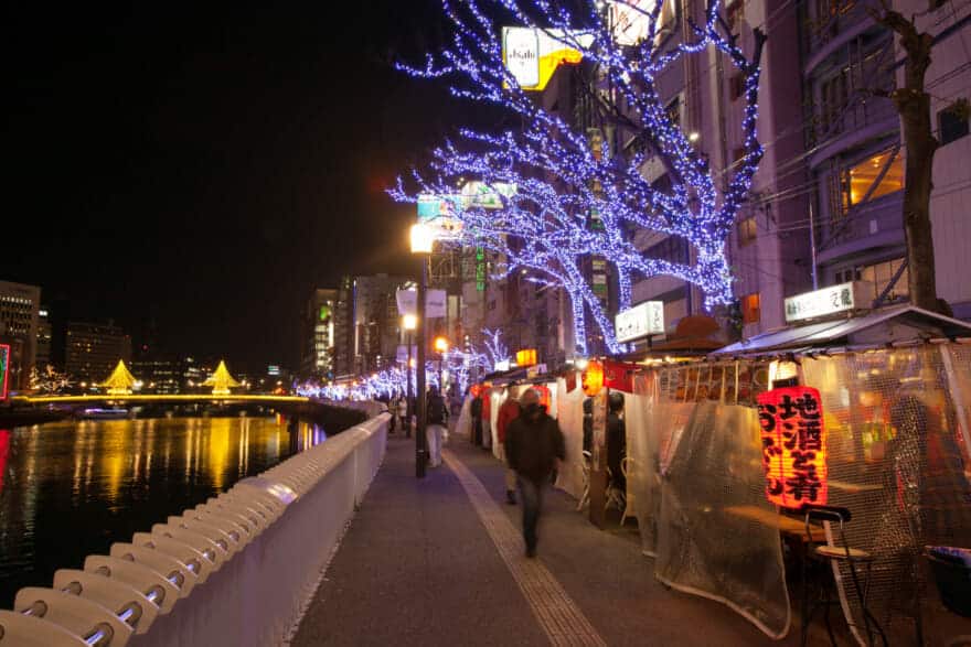 福岡 注目の新店舗！天神の屋台グルメ5選。屋台の”キホン”も教えまするるぶ&more