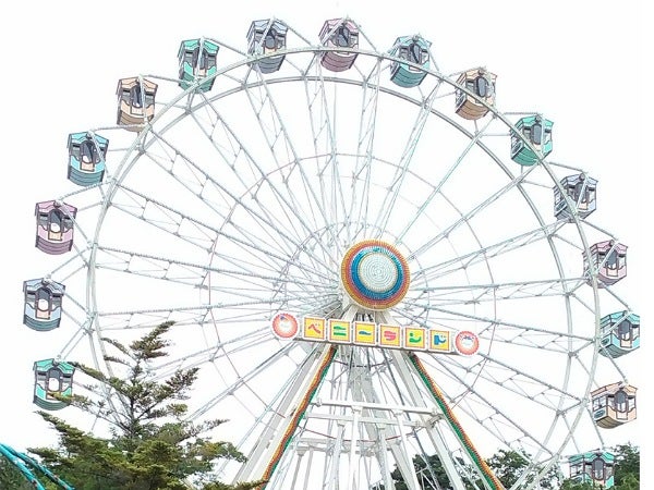 仙台駅東口にあるビルの壁面に、大きなビジョン広告があります。この「BiVi vision」にベニーランド の夏CM広告を掲出。動画で音声が出る時もありますので、チェックしてみてくださいね