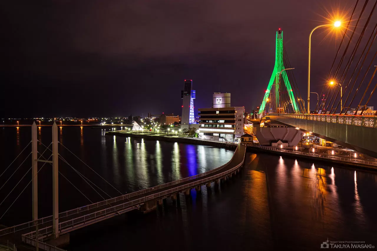 青森ベイプロムナード