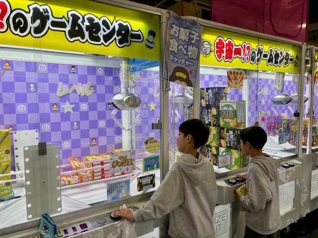 🚗³₃駐車場のサービス券についてご案内🚗³₃ 店頭に来ていただいた方からもお問い合わせが多い 駐車場🅿️のサービス券お渡し方法について御説明させて頂きます💪 まずエブリデイ多摩ノ国が入っている «クロスガーデン多摩»様には駐車場3箇所ございます！