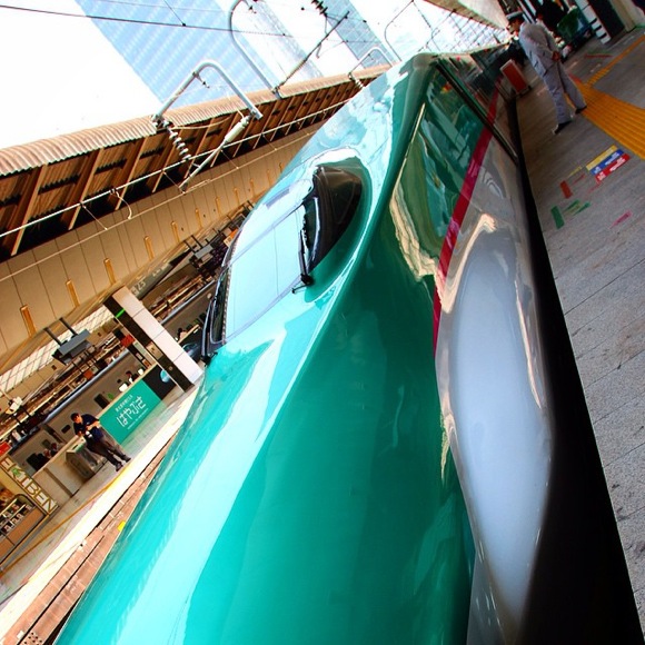 新幹線どっちのドアが開く？？問題もーもにっき