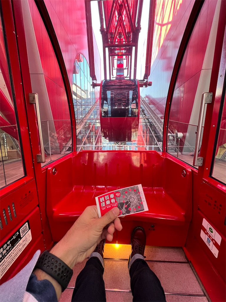 梅田のランドマークHEP FIVEの赤い観覧車。大阪の街を空から一望する人気施設を体験レポート！TOKK トック 大阪京都神戸阪急沿線おでかけ情報メディア