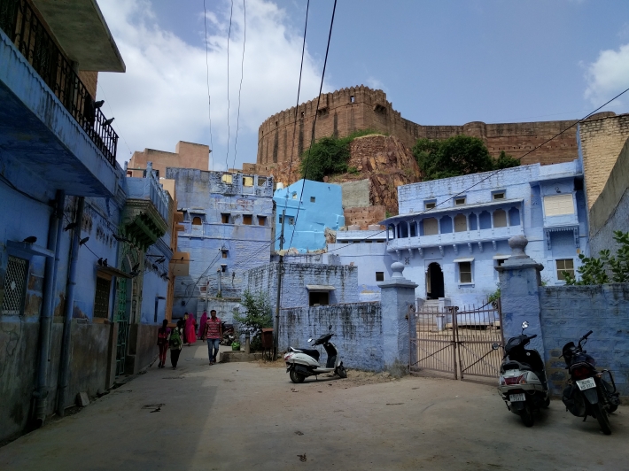 青の町 ジョードプルでワンピースのアラバスタの舞台を歩く 家庭訪問月12万円で世界一周してみた