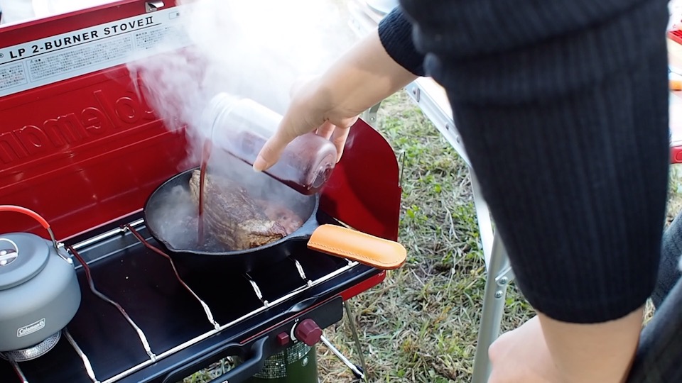 鬼怒川河川敷無料BBQ場「鬼怒川緑地運動公園バーベキュー広場」キャンプするコスプレイヤ