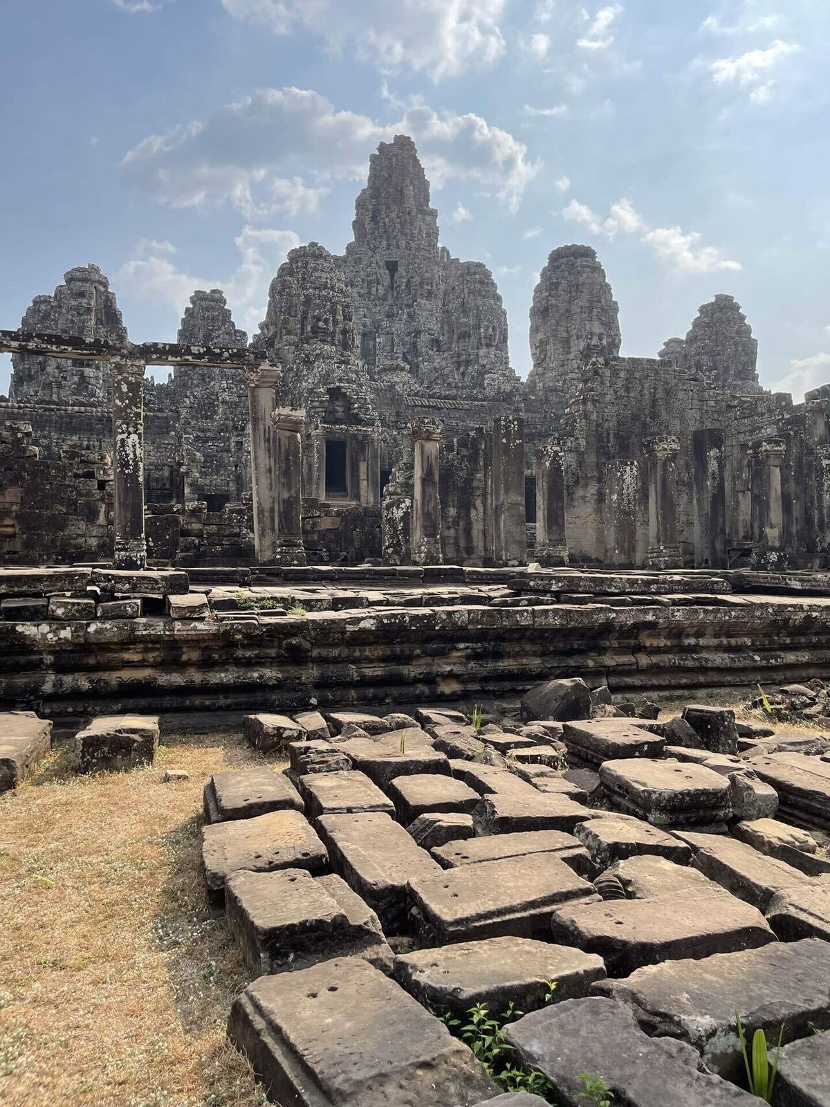 バイヨン寺院 Bayon 大宇宙を模した万神殿と「クメールの微笑み」