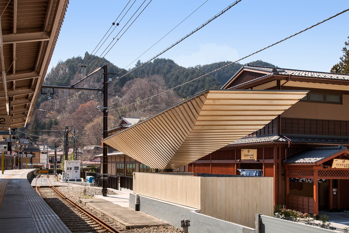 京王高尾山口駅隈研吾建築都市設計事務所