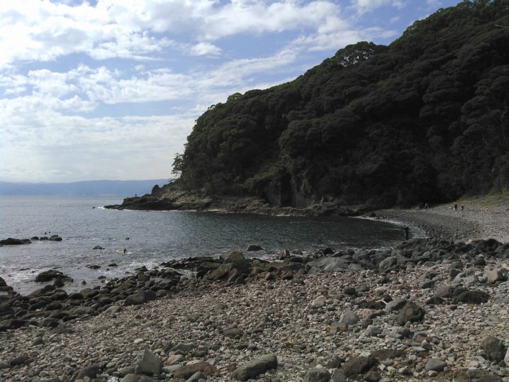 真鶴・琴ヶ浜海岸釣り・磯遊び・シュノーケリングが楽しめるトイレ完備・無料駐車場のある釣り場東京湾奥釣り場探検隊動画で東京、千葉、神奈川の海、川、池、沼などの釣り場を紹介