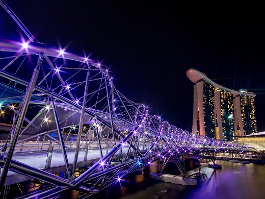 世界の街角 シンガポールの植民地時代の面影がのこるシティ・ホール周辺から高層ビルの立ち並ぶマリーナ・ベイ - GOTRIP