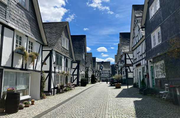 ドイツ フロイデンベルク モノトーンの街並み32791830 の写真素材