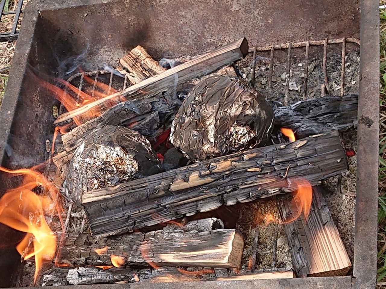 焼きリンゴって意外に簡単！おすすめレシピとアレンジの楽しみ方キャンプ・アウトドア情報メディアhinata