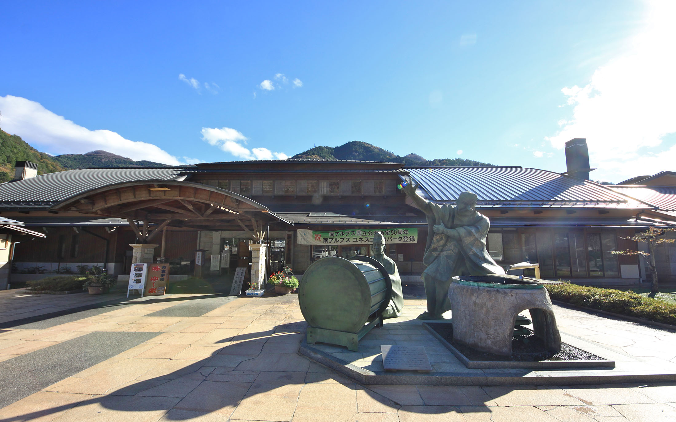 ワダパゴス・ここへ行け！ 宿・店の情報ワダパゴス