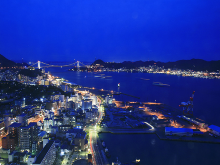 山口県下関市の「海響館」一帯に夜景を 観光客狙い３月ライトアップ、７色の放水アーチも：地域ニュース : 読売新聞