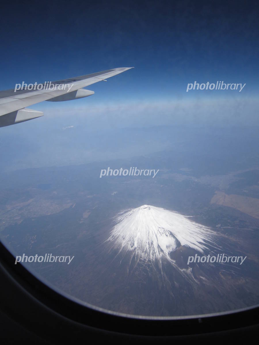 飛行機から見える富士山の写真素材FYI03441109ストックフォトの Qlean Market キュリンマーケット