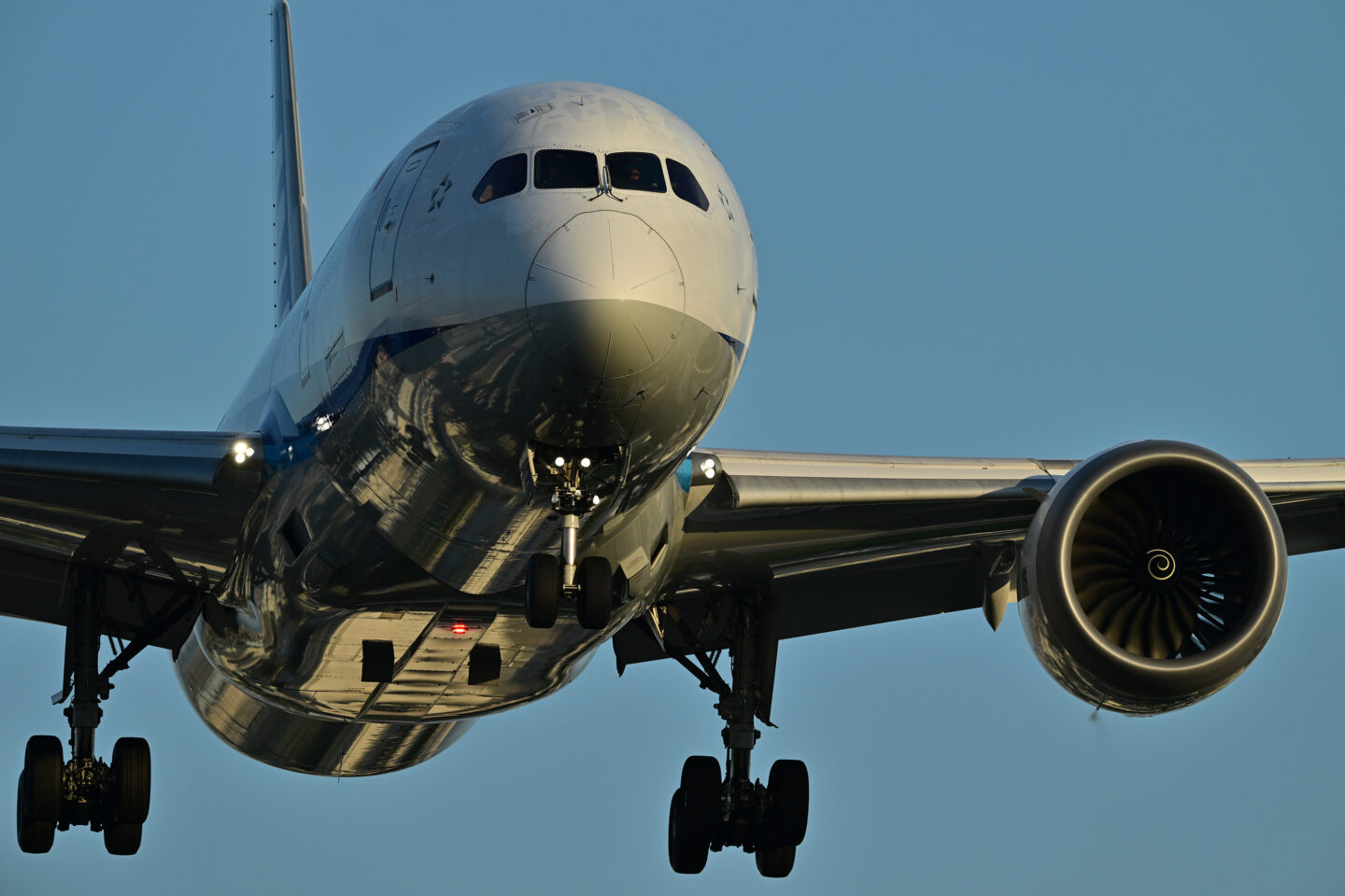 飛行機内で子供に座席を譲ることを拒否した女性が撮影者を訴えるクーリエ・ジャポン