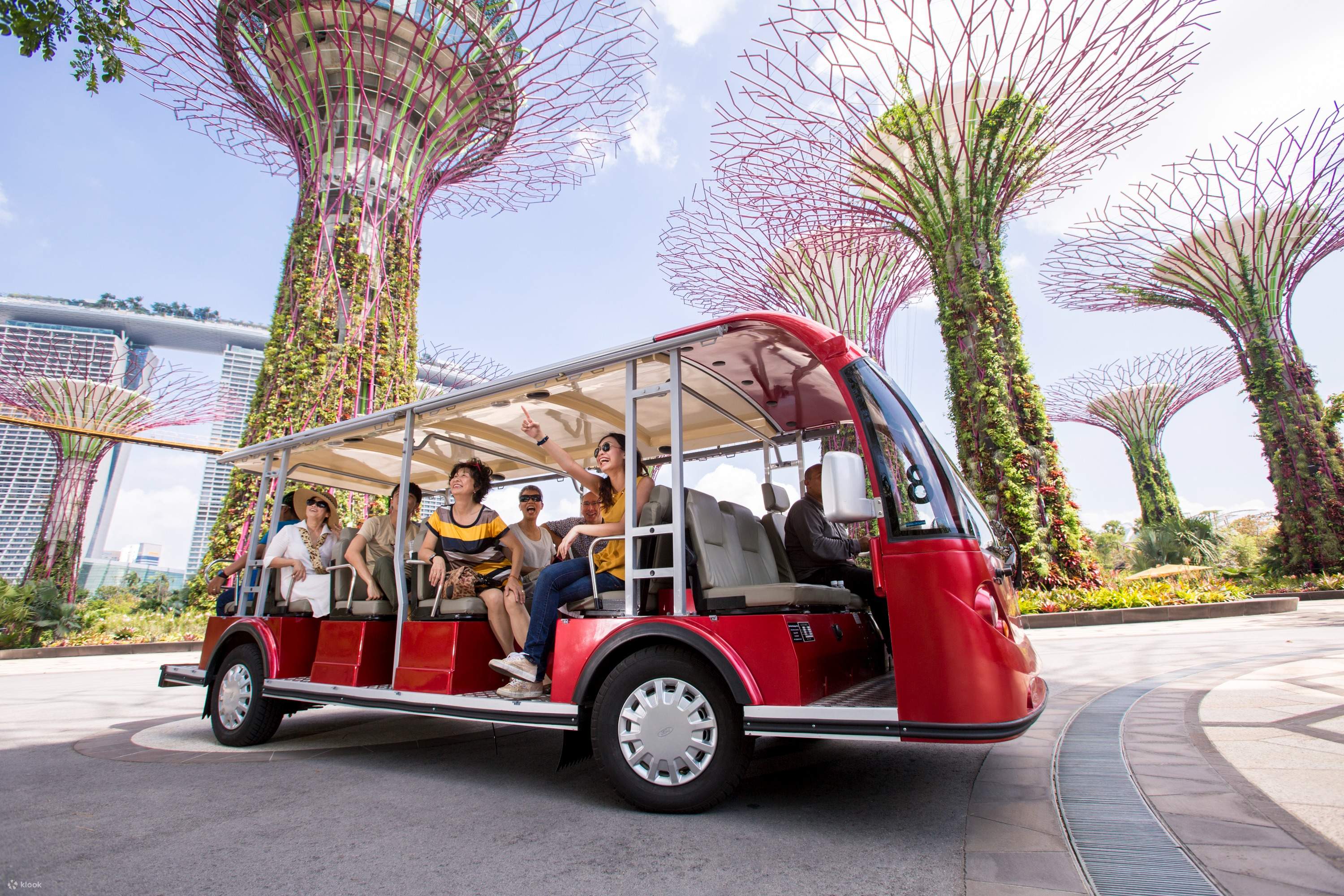 ガーデンズバイザベイに行ってきました 見て登ってライトアップも楽しめます旅するシンガポール・マレーシア