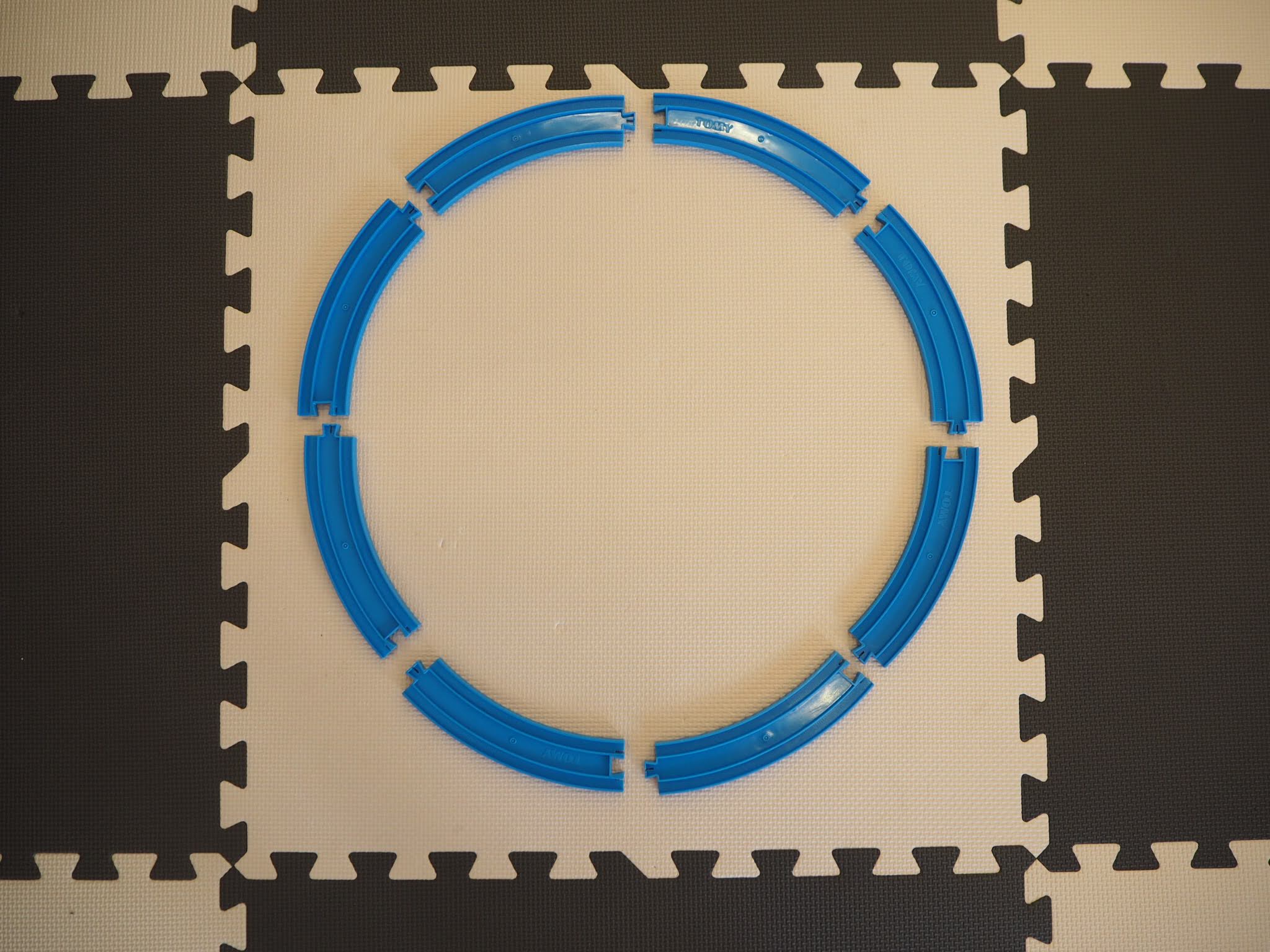 カーブでタワーを上がるレイアウトプラレール コンシェルジュ -