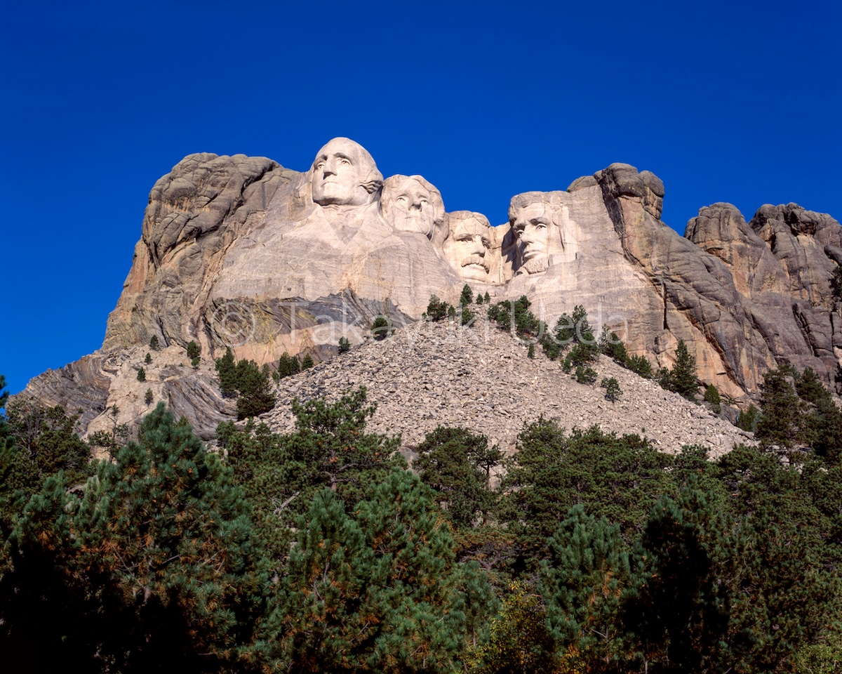 マウントラシュモア国立記念公園の見どころ アメリカ大統領の顔が刻まれた巨大な岩山 サウスダコタ州の人気観光スポット -