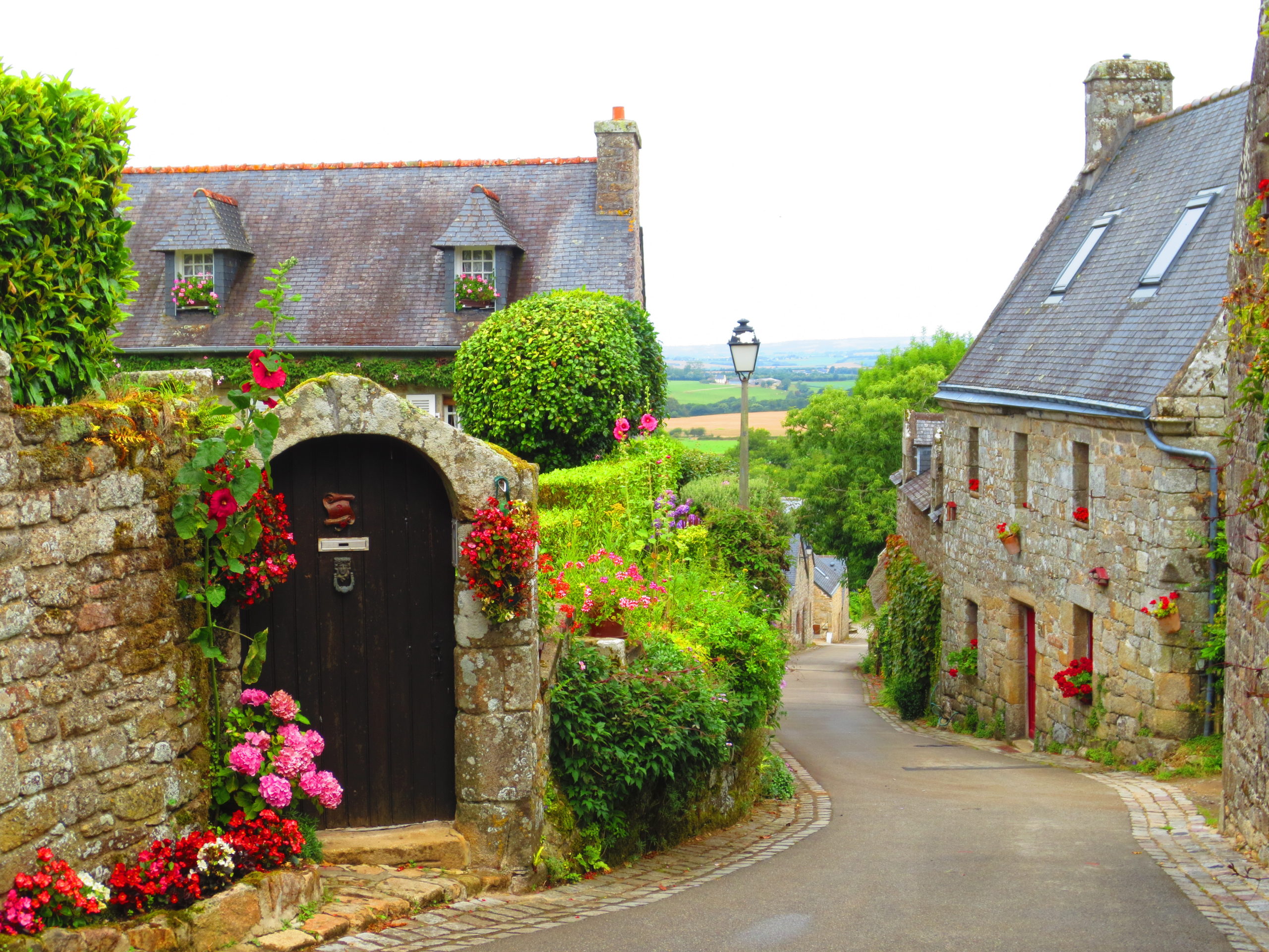 フランスの最も美しい村は全部で184ヶ所！ 概要と美しい村の調べ方、過去50ヵ所以上訪れた村々もご紹介します！2025年9月最新版 -