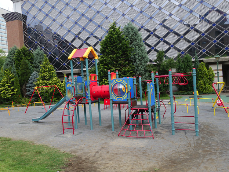 浜松初のインクルーシブ遊具！西中瀬中央公園 - 浜松市子育て情報サイト ぴっぴ