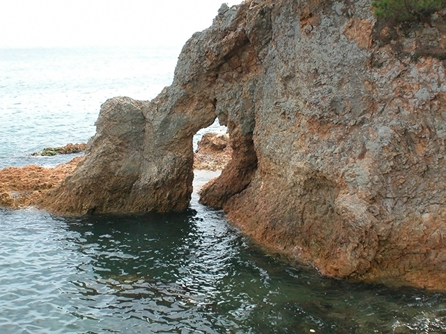 男女岩 島根県松江市美保関町美保関 - 日本すきま漫遊記