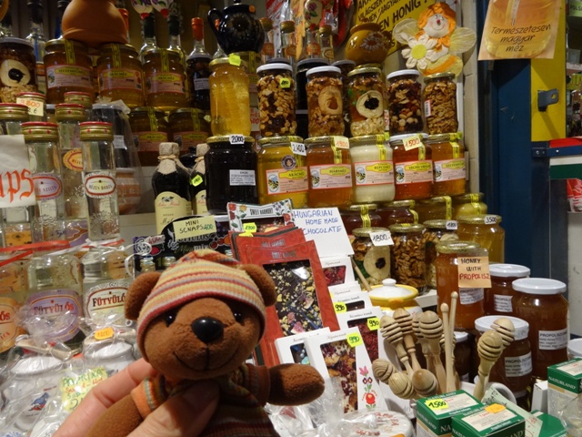ブダペスト中央市場は蜂蜜がお得？トイレの料金に要注意？！世界トリップ