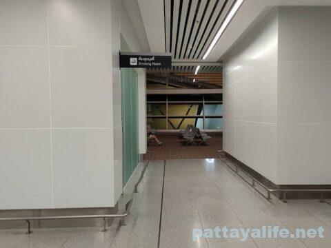 空港喫煙所情報 バンコク・スワンナプーム空港で喫煙所に行ってみたnow here,no where