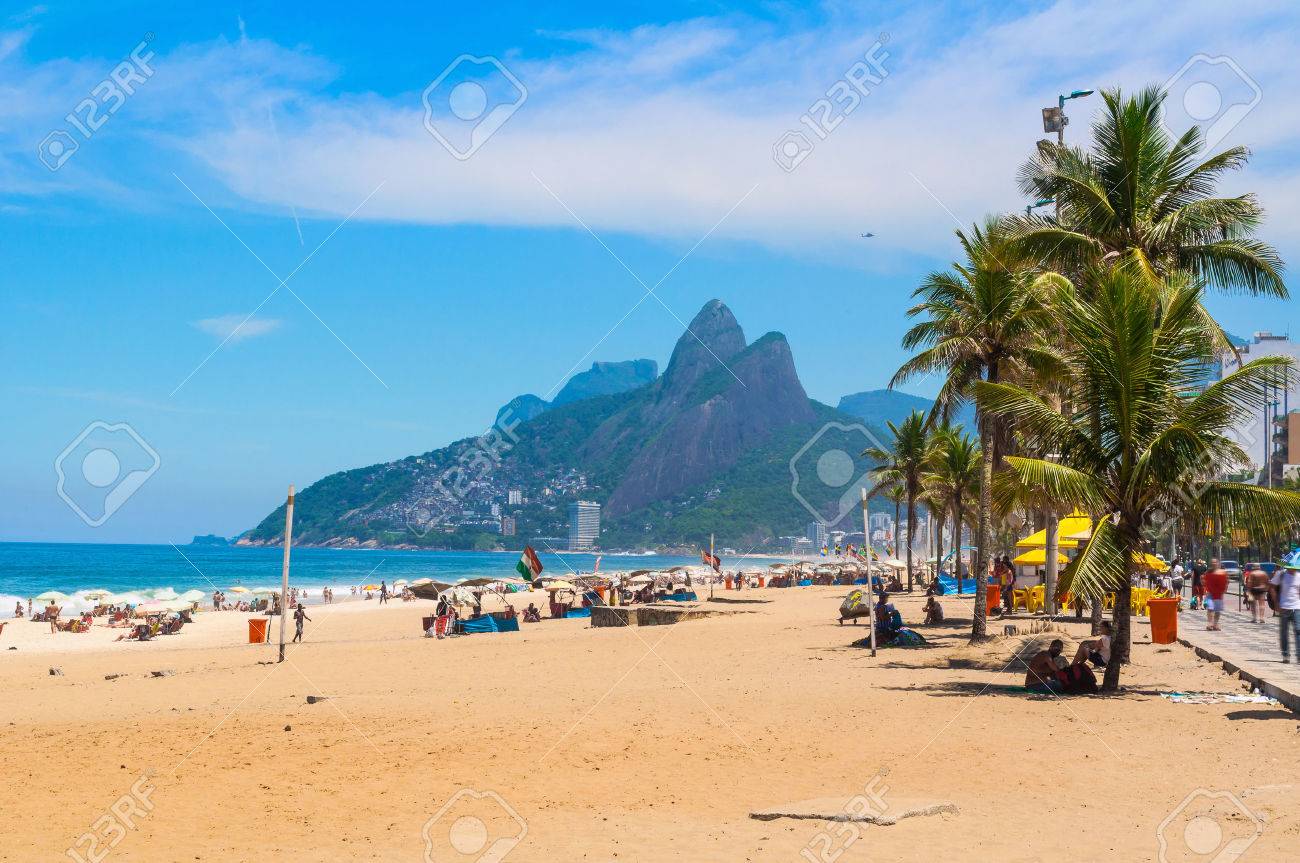 リオデジャネイロのリオデジャネイロのダウンタウンにあるイパネマビーチ。旅行先。観光の風景。リオデジャネイロのダウンタウンブラジルのリオデジャネイロ。夏の旅行。熱帯の風景